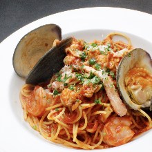 トマトソースパスタ