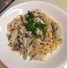 海の幸ときのこのクリームソースパスタ