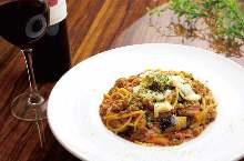 粗引き肉と揚げ茄子の”ボロネーゼ”スパゲッティ