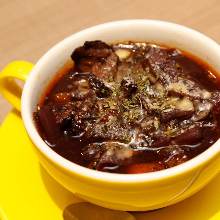 赤ワイン煮込み