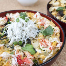 しらすと本タラバガニの卵とじ丼