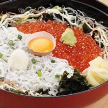 釜あげしらすいくら丼