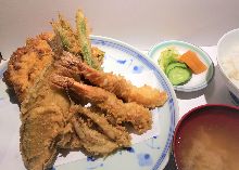 かき揚げと天ぷら定食