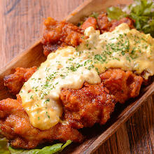 鶏の唐揚げ　タルタルソースがけ