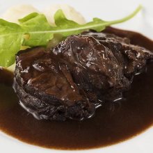 赤ワイン煮込み