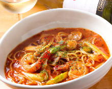 トマトソースパスタ