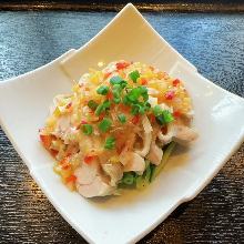 蒸し鶏のネギソースかけ