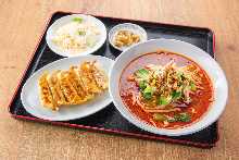 坦々麺定食