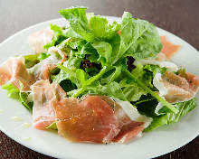 生ハムとルッコラのサラダ Prosciutto ham and rucola salad