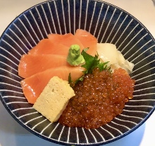 サーモンいくら丼