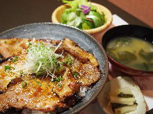 味噌豚丼