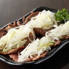 牛タンの炭火焼き