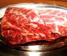 肉の炭火焼