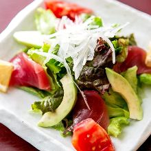 マグロとアボカドのサラダ