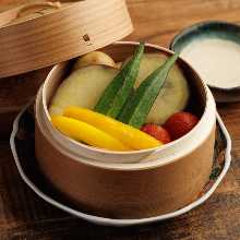 季節野菜の蒸籠蒸し