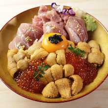 プレミアム海鮮丼〜信長（うにメイン）