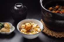 季節の炊き込みご飯と汁物 季節の炊き込みご飯と汁物