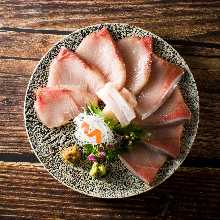 名物ぶり刺し（背身・腹身）
