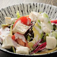 アボカドと豆腐のサラダ