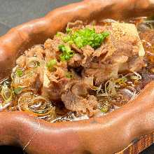 溶岩石の熱々肉豆腐