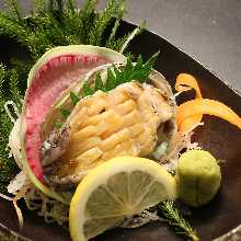 積丹産・活アワビの刺身