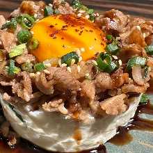 とろ〜り玉子のすき焼き風ポテトサラダ