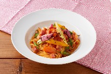 トマトソースパスタ