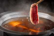 【鍋　肴】自慢の鴨出汁しゃぶしゃぶ (特選鴨肉、京水菜、たっぷりの白ねぎ、茸、京生麩など)