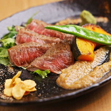 黒毛和牛のランプステーキ　奈良野菜ソース
