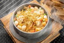 小柱と海の幸の釜飯・バター仕立てのピラフ風