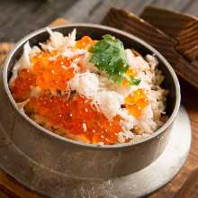 ずわい蟹とイクラの釜飯