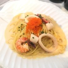 ウニのクリームソースパスタ