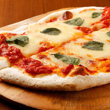 モッツァレラチーズのピザ