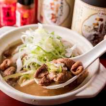 名物！牛すじ塩モツ煮込み