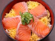 生サーモン丼