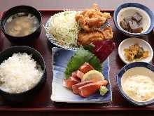 サーモン刺身と鶏もも南蛮定食