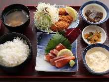 サーモン刺身とかきフライ定食