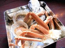 ズワイ蟹とホタテと牡蠣のガンガン焼き