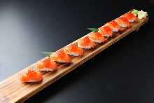 サーモンイクラ10貫丸太乗せ
