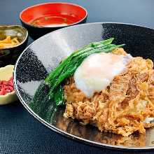 国産牛のすき焼き丼温玉のせ（並盛）