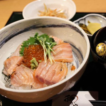 いくらと鮭の親子丼