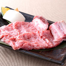 和牛骨付きカルビ（焼肉）