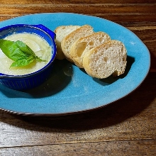 カマンベールチーズのアヒージョ