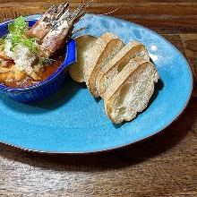 海老とキノコのアヒージョ