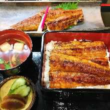 うな重【明治】　～うなぎ二尾～