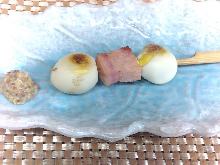 うずらの玉子豚巻き串焼き