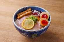 満月たまごの半熟味玉入り 貝出汁らぁ麺