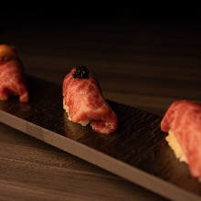 肉鮨 おまかせ十貫