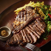 Tボーンステーキ　炭火焼き（シェアメニュー2〜4人前）