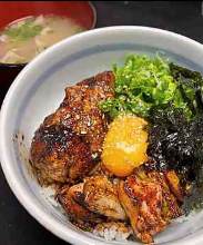 つくねともも肉の鶏丼